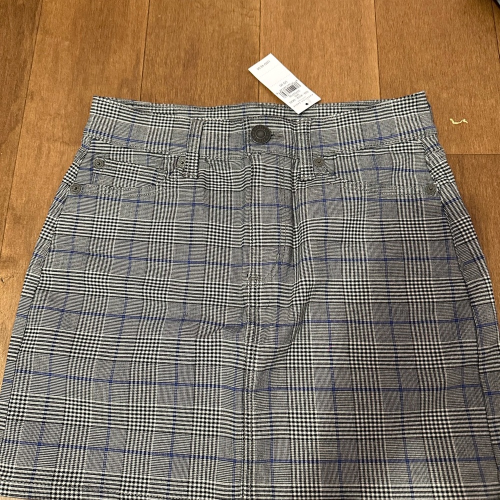 American Eagle plaid gray blue black skirt.